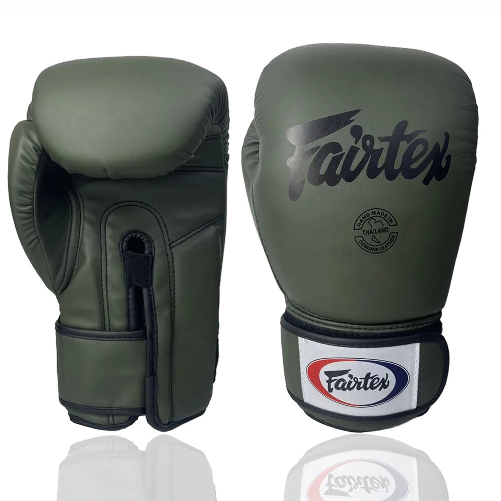 Boxing gloves for men and women in red with wrist support strap